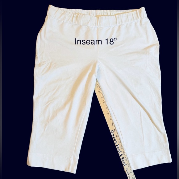 Women With Control Petite Pull-On Capri Pants. White. 1X Petite - Picture 7 of 12
